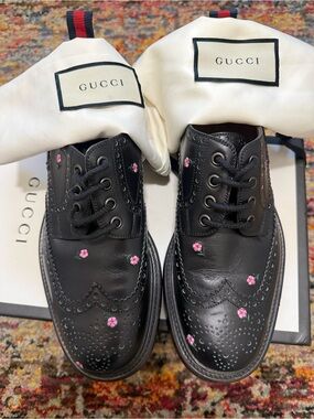 Gucci Derby Black Oxfords with Pink Detailing
